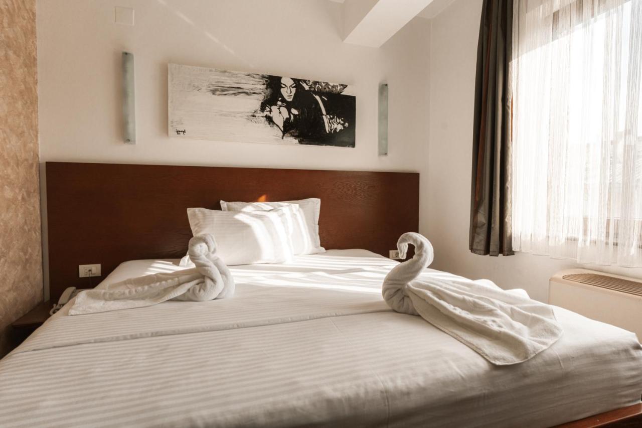 Hotel Centrum Prizren Extérieur photo